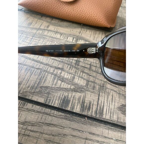 RayBan woman’s sunglasses with case - Picture 7 of 7